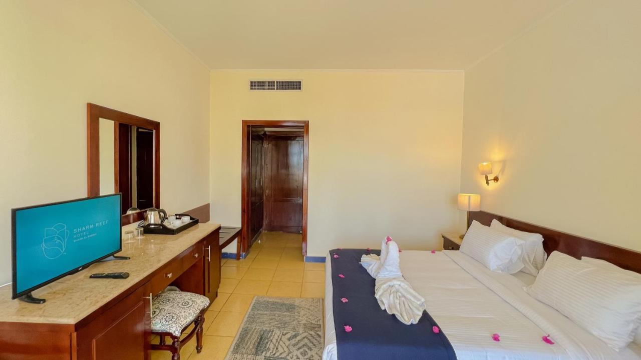 Quarto com Cama de Casal ou 2 de Solteiro com Vista da Piscina